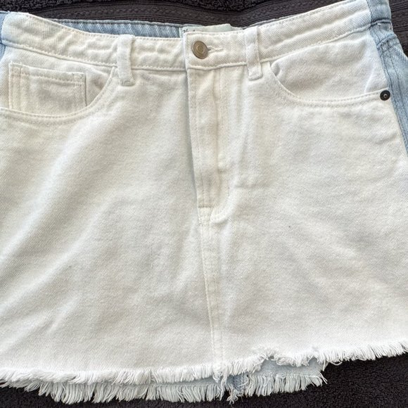 Vintage Havana Jean Skirt Women's Medium Blue White Distressed Short and Chic! - Picture 2 of 7